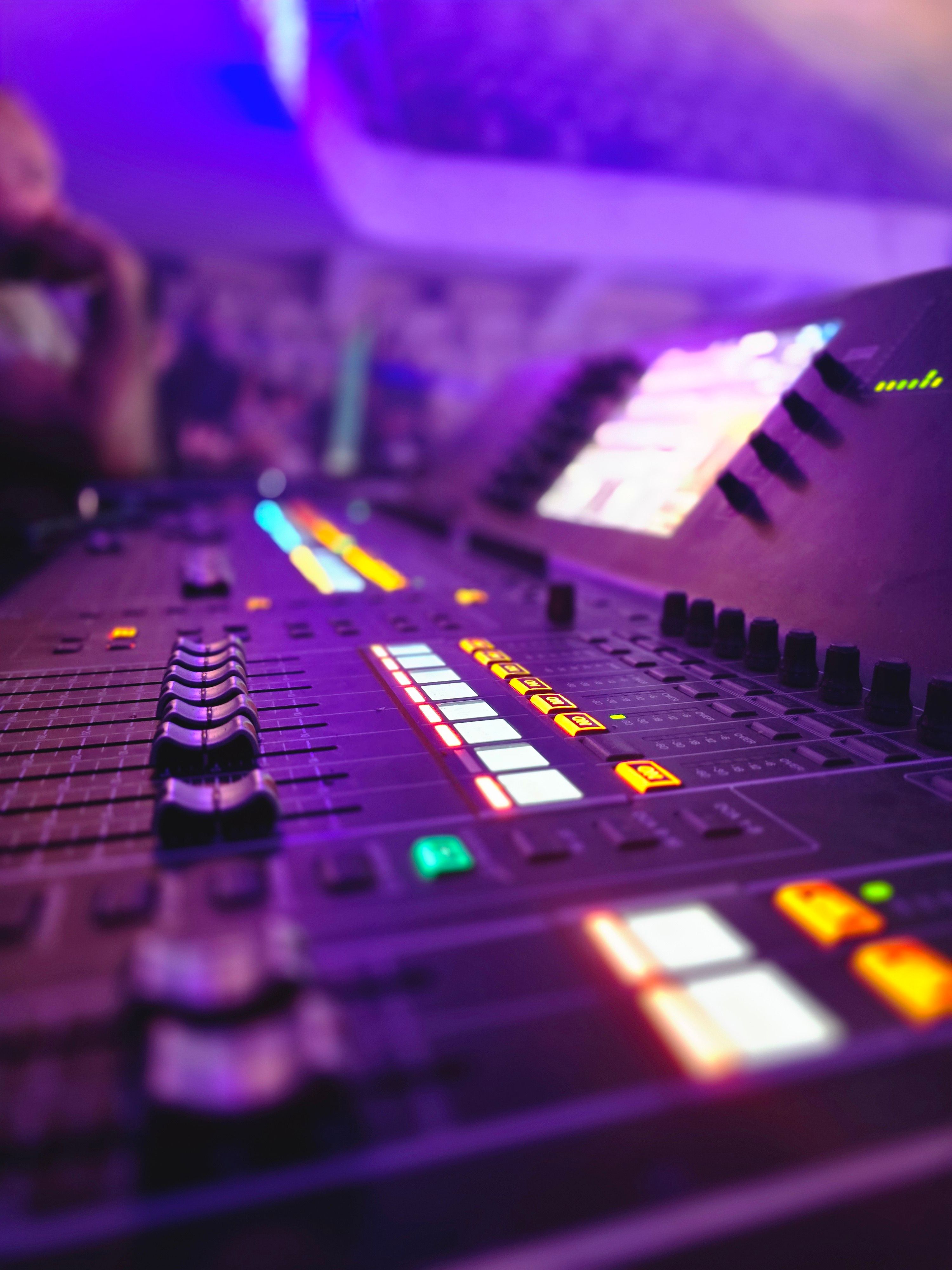 Master sound console